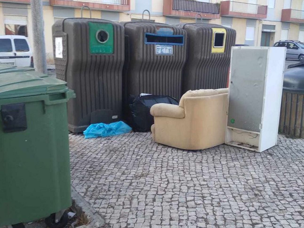 lixo 37868800824 1866355528876396129 n