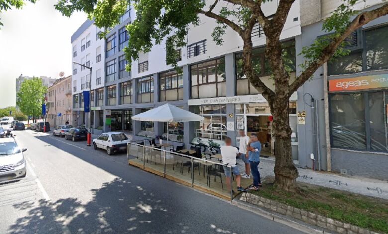 Concorda com esplanadas nos lugares de estacionamento? esplanada