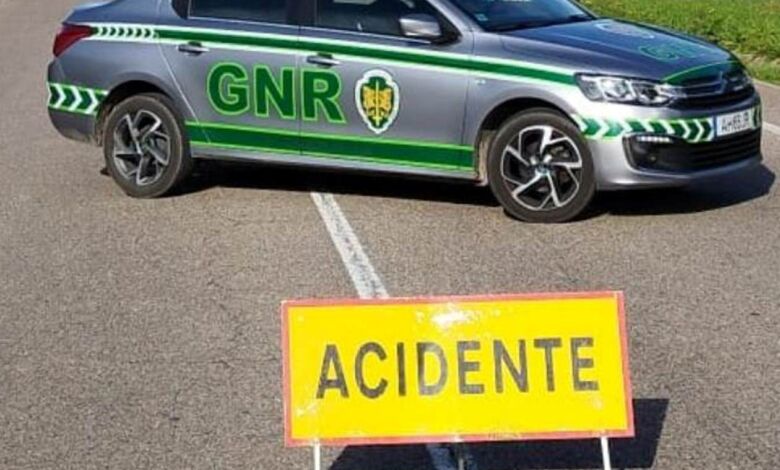 Colisão entre dois carros provoca três feridos acid 09559490126 3261826841865828606 n Copia