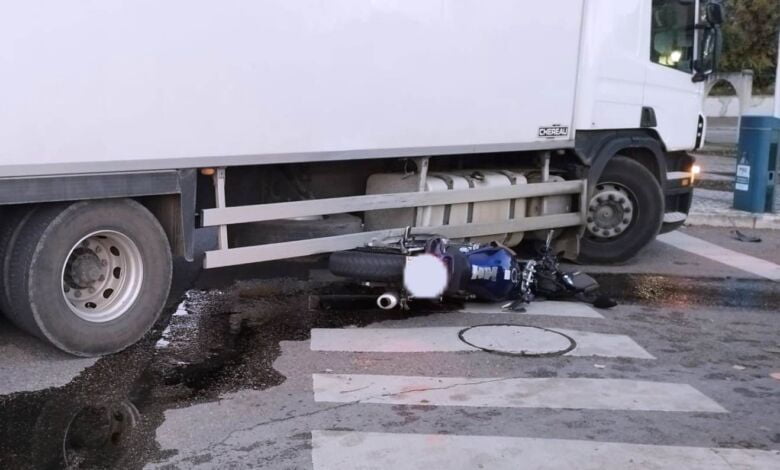 Motociclista ferido com gravidade depois de chocar contra camião acid 286650 6933074716632669896 n
