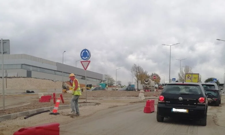 Obras em contrarrelógio no Aldi para abrir a 14 de dezembro rotunda aldi IMG 20231205 091316