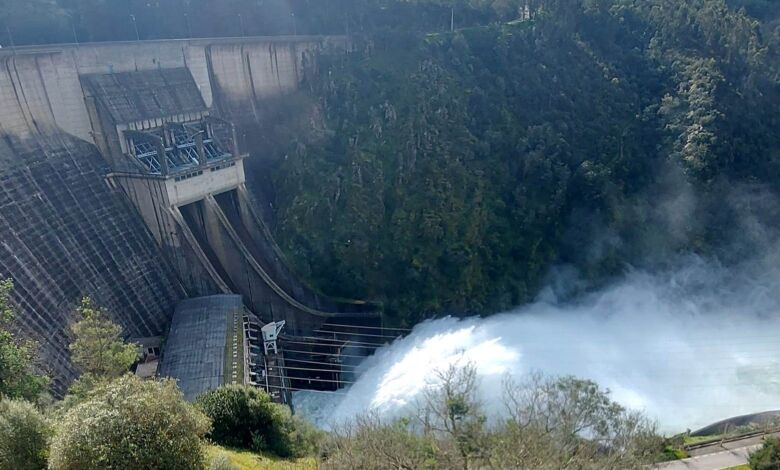 O espetáculo impressionante das descargas no Castelo do Bode (c/ fotos e vídeos) barragem bode 42513 5525411229207813930 n
