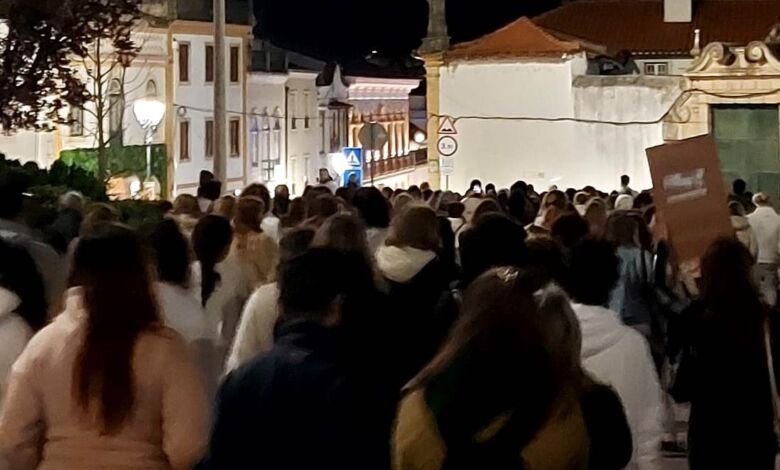 Centenas na marcha pelas vítimas de violência doméstica marcha 66600972 5868957092441489598 n