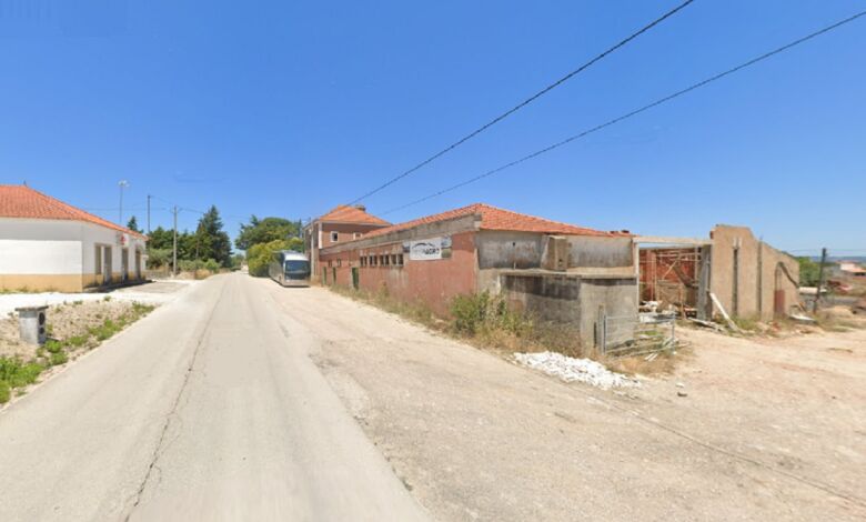Obras na antiga padaria do Caniçal estão a desvirtuar grosseiramente a fachada do edifício canical