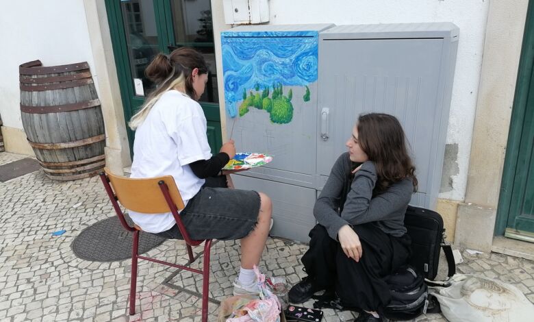 Alunos pintam mais caixas de eletricidade arte IMG 20240522 120128
