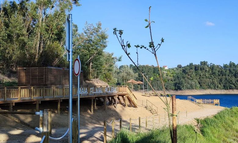 Ninguém interessado em roulotte de “comes e bebes” na praia do Alqueidão praia alqueidao 65913121322 3008618175460901176 n