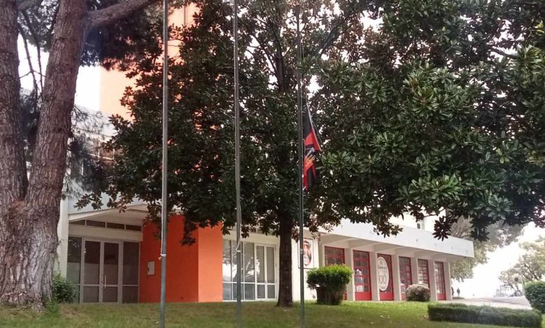 Bombeiros de Tomar com bandeira a meia haste Messenger creation 724af7db 2ba0 471f 8970 063e8e7d6c2b