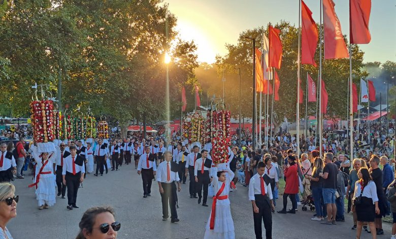Apesar da polémica, Festa dos Tabuleiros foi à festa do Avante tabuleiros 555161931728512658 n
