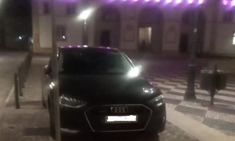 Desfeito o mistério do carro estacionado na praça da República Messenger creation 0b10c1f2 24d3 4896 8c82 a23413e502f4