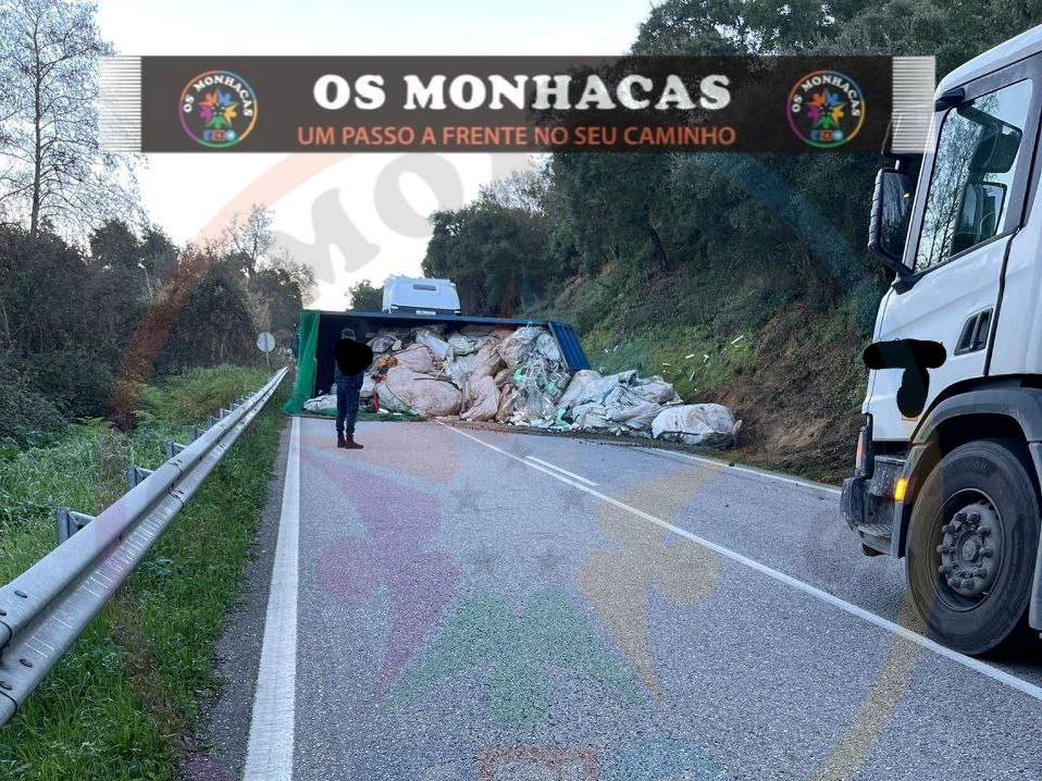 Acidentes com camiões em Abrantes e na Chamusca acid 0685884395867 2053917721741607108 n
