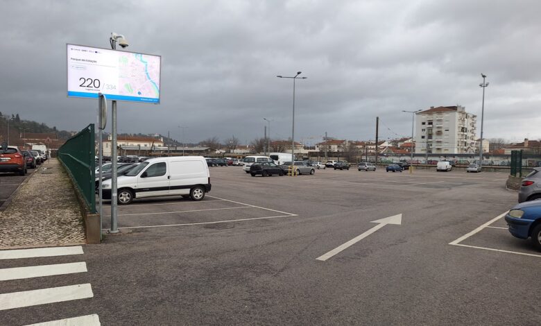 Ecrã do parque de estacionamento junto à estação começou a funcionar (mal) estacionamento 20250122 102633