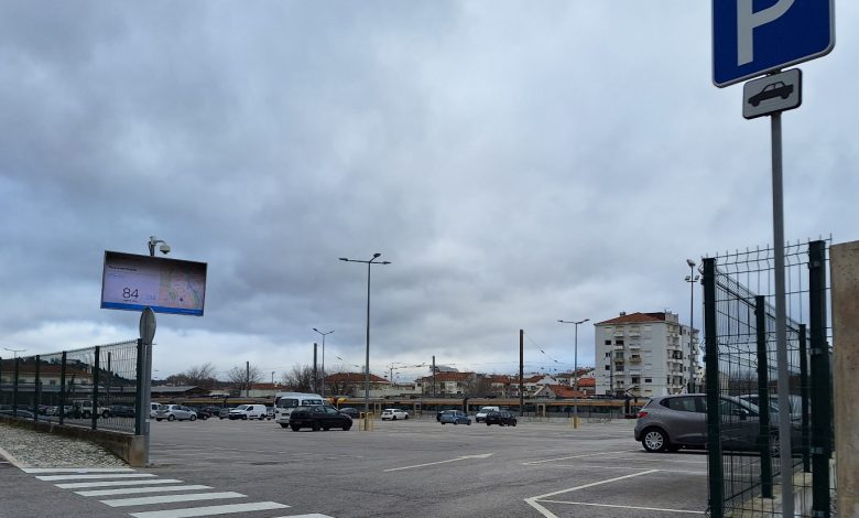 Ecrã do parque de estacionamento junto à estação continua a funcionar mal estacionamento 20250201 104039