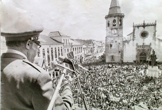 Como era o ambiente político em Tomar no pós-25 de Abril? 25 de abril spinola Tomar junho 1974 DSCF8891
