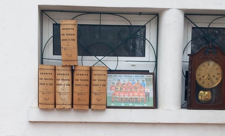 Livros do arquivo da câmara de Tomar à venda na feira de velharias IMG 20250302 WA0003 Copia