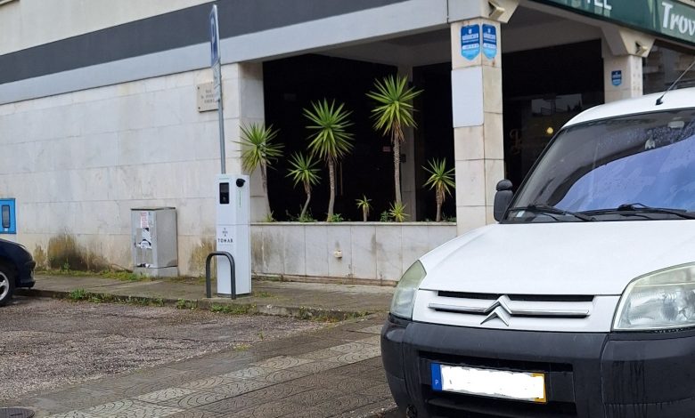 Lugares para carregamento elétrico usados por veículos a combustão 20250404 143053