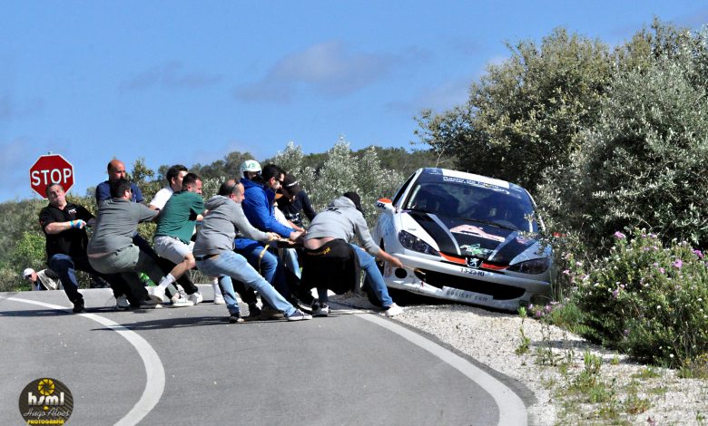 Público ajuda piloto de carro despistado no rally Templários (c/ vídeo) rali 5199667611649 6019025031525647162 n