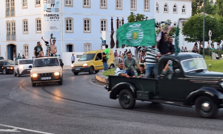 Sporting campeão: Maré verde toma conta da rotunda Alves Redol em Tomar sporting 20250517 203509