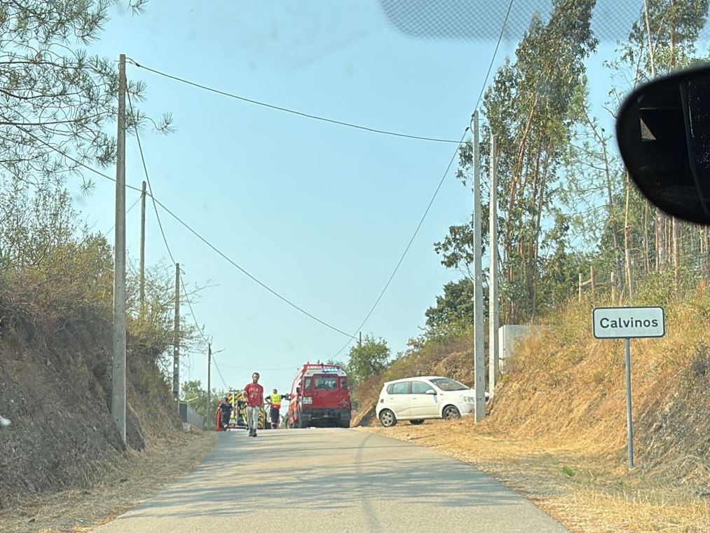Carro destruído por incêndio IMG 20250822 WA0004