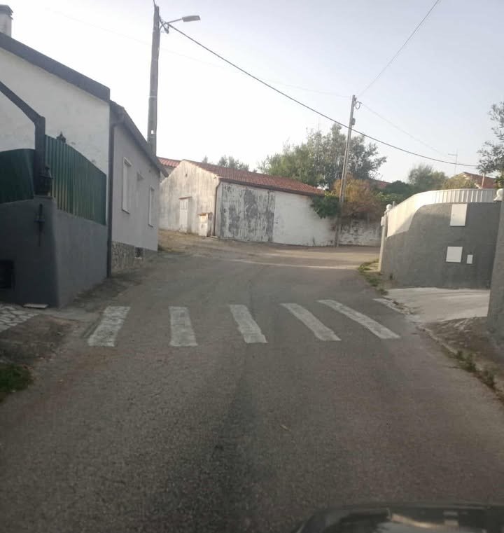 Insólito: morador pinta passadeira na estrada passadeira 400759307169 1420689979397730189 n