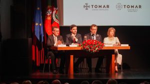 Câmara e assembleia homenageiam primeiros autarcas pós 25 de abril (c/ vídeo) 25 abril assembleia 1