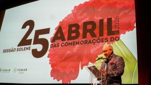 Câmara e assembleia homenageiam primeiros autarcas pós 25 de abril (c/ vídeo) 25 abril assembleia 10