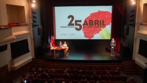 Câmara e assembleia homenageiam primeiros autarcas pós 25 de abril (c/ vídeo) 25 abril assembleia 15