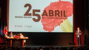 Câmara e assembleia homenageiam primeiros autarcas pós 25 de abril (c/ vídeo) 25 abril assembleia 3