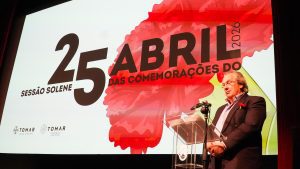 Câmara e assembleia homenageiam primeiros autarcas pós 25 de abril (c/ vídeo) 25 abril assembleia 6