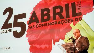 Câmara e assembleia homenageiam primeiros autarcas pós 25 de abril (c/ vídeo) 25 abril assembleia 9